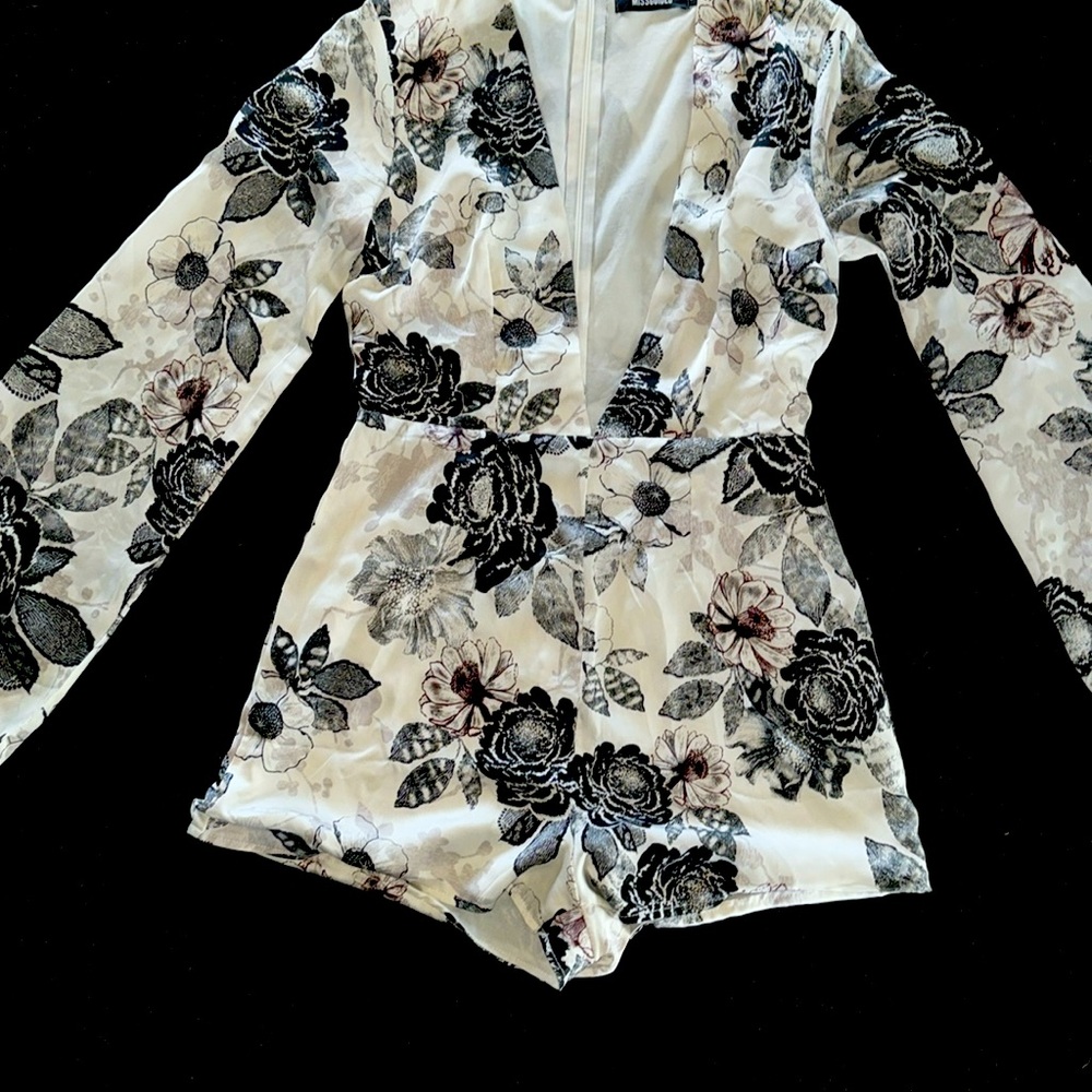 Super cute MISSGUIDED romper never worn
